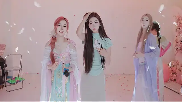 ZZ00033S online show from April 15, 11:44 am