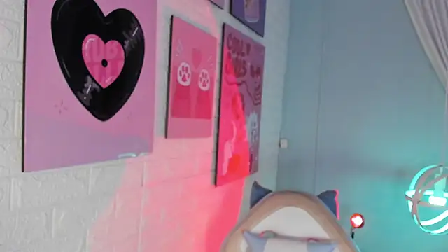 Hannahpage online show from September 10, 1:44 pm