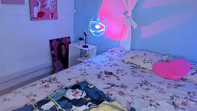 Hannahpage online show from October 12, 3:03 pm