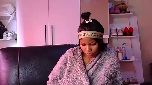 Seductive Yellow Titties online show from September 20, 10:35 am