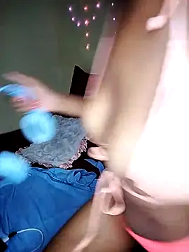 Seductive Yellow Titties online show from January 8, 5:06 pm