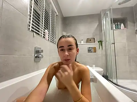 SexyySiSi online show from December 15, 4:34 pm