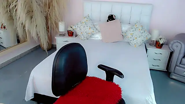 nathalialoes1 online show from December 3, 7:27 pm