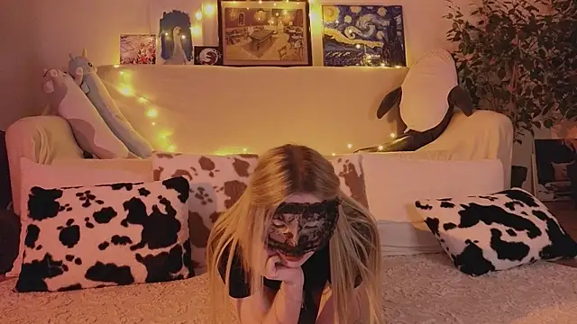 Pixxxis online show from August 1, 12:45 am
