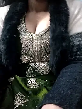 Cute Anupma online show from December 4, 12:29 pm