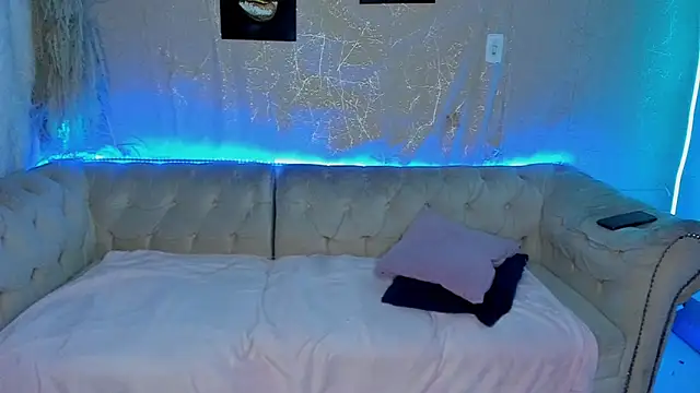 teamlover00 online show from December 17, 4:49 am