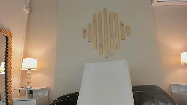 natachadiaz  online show from October 31, 12:42 pm