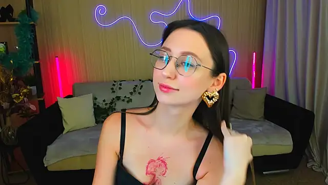 YourLovellyStory online show from November 17, 4:40 pm