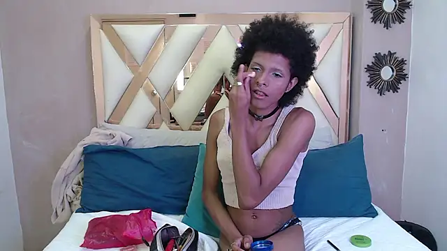 Violett Salvatore online show from February 4, 9:40 pm