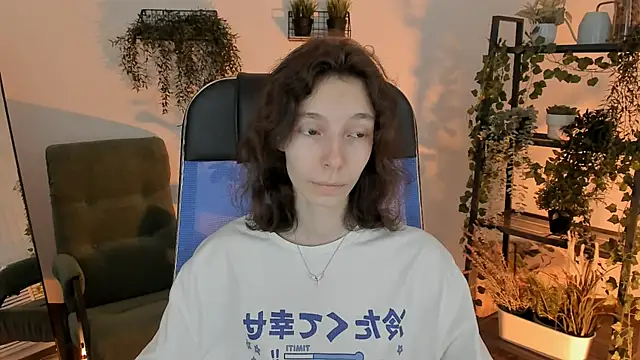 EmmanuellBrown online show from April 5, 1:15 am