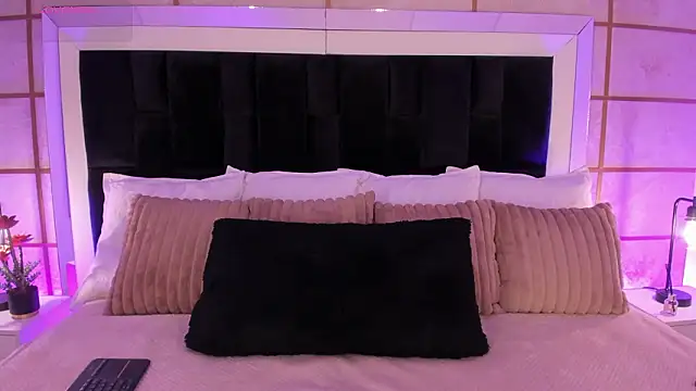 GretaVelvet online show from February 4, 7:50 pm