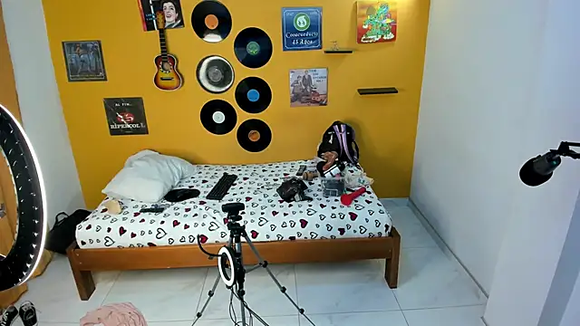 meisevil77 online show from February 5, 2:47 am