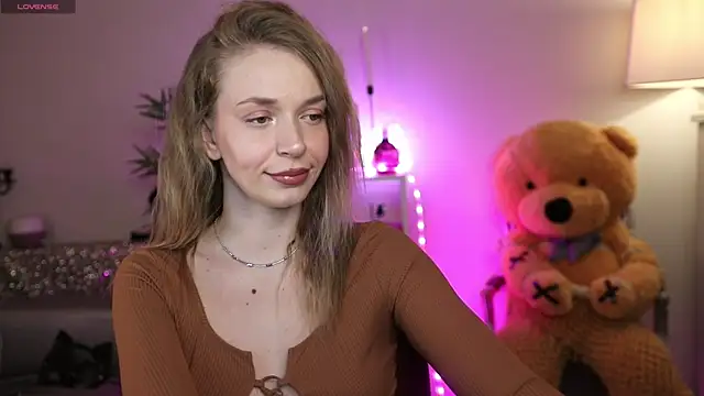 NovaHollisx online show from April 22, 4:31 am