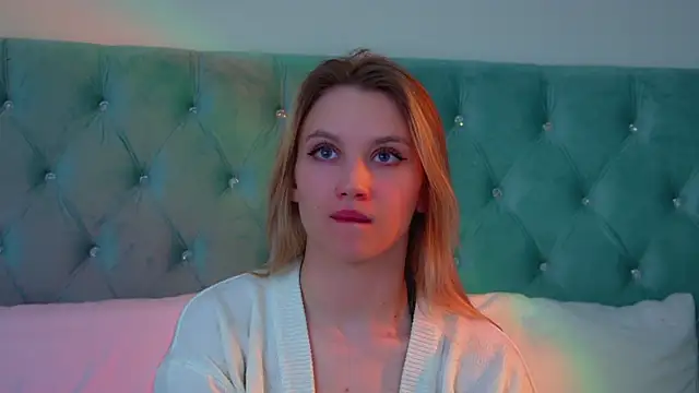 StacyEvances online show from March 22, 6:14 pm