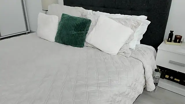 erikasweetie online show from March 10, 8:18 am