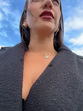 Ninabigtitied online show from December 22, 3:04 pm