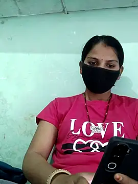 Snapshot of poojam93 chatting on September 18, 2:43 am poojam93 online show from September 18, 2:43 am