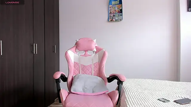 kendal hot01 online show from February 20, 7:04 pm