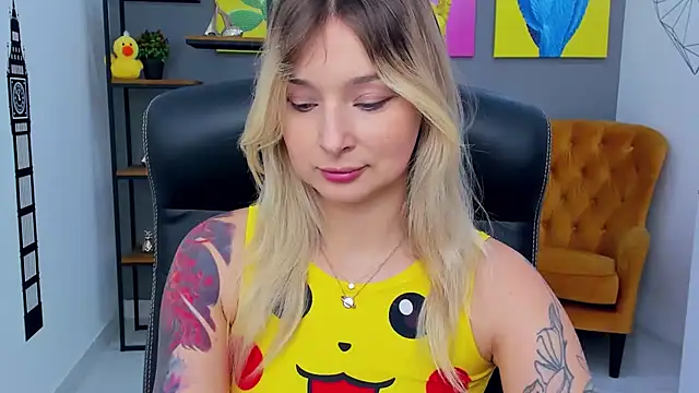 LilFleurish online show from February 19, 9:31 am