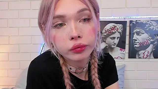 Snapshot of Blondy_Fina chatting on September 15, 5:05 am Blondy Fina online show from September 15, 5:05 am