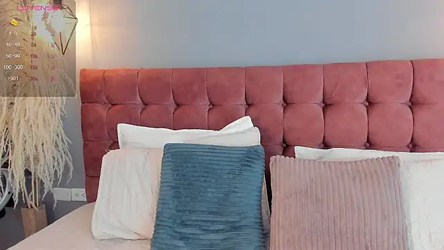 victoria decapri online show from January 14, 7:30 pm