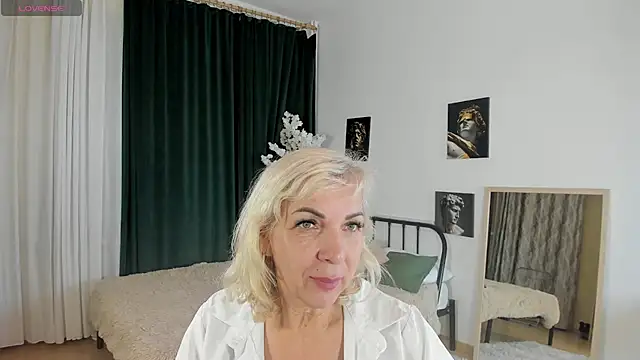 LiliaMoons online show from October 22, 11:15 am