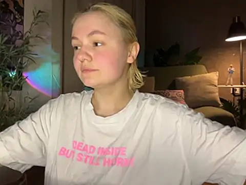 MoonIvy  online show from May 31, 7:37 pm