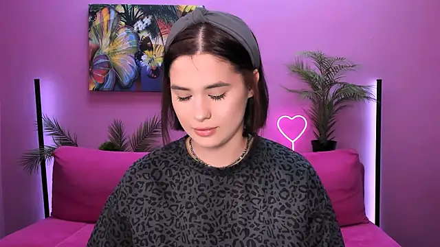 lil angel  online show from October 27, 9:05 am