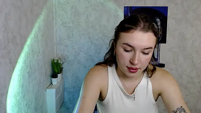 JuliaTopp  online show from October 29, 7:56 am