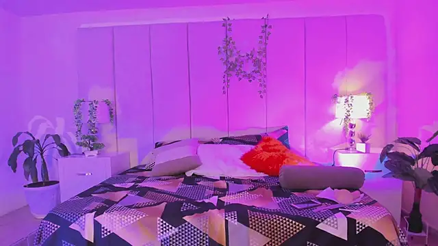 mia rousse25 online show from March 4, 8:04 pm