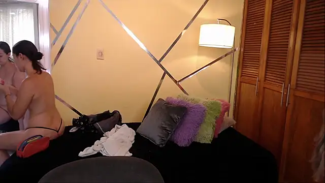 shirleyrojas online show from October 23, 7:20 pm