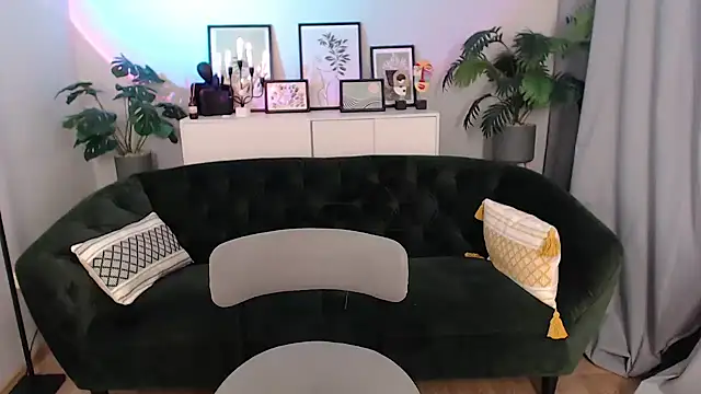 Snapshot of Natalee_Love chatting on October 22, 1:10 am Natalee Love online show from October 22, 1:10 am