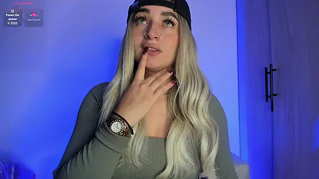 Snapshot of scarlett_Collinss chatting on October 4, 4:18 am scarlett Collinss online show from October 4, 4:18 am