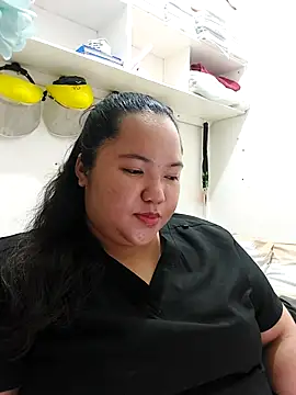 LianaCruzado online show from April 25, 1:41 pm