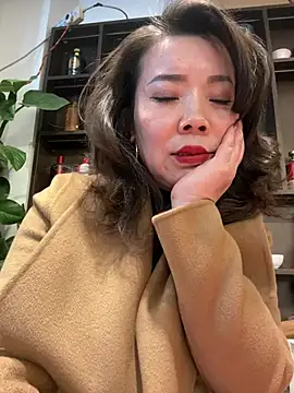 anna yngs online show from February 6, 12:19 pm