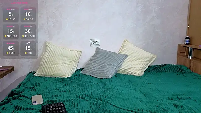 Emily0303 online show from October 28, 6:13 pm