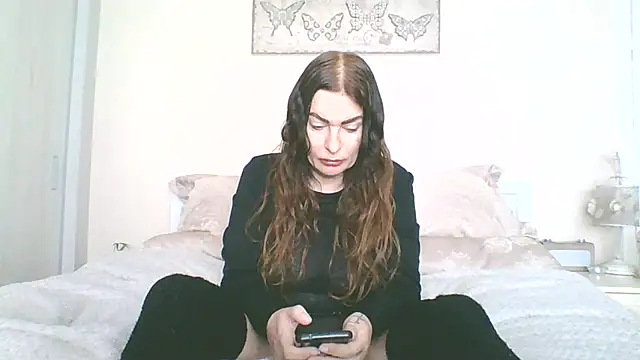 EllaKent online show from March 31, 2:50 pm