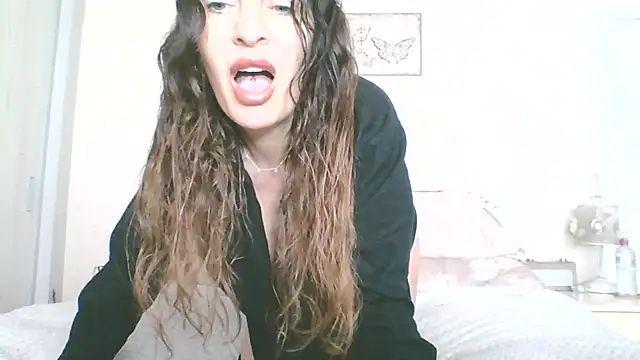 EllaKent online show from April 7, 9:11 am