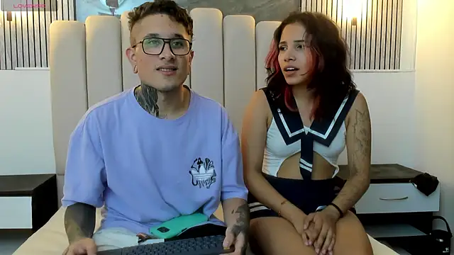 Snapshot of RavenandCody chatting on September 9, 3:50 am RavenandCody online show from September 9, 3:50 am