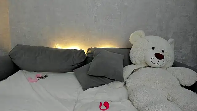 Lilly lllll online show from November 20, 3:46 pm