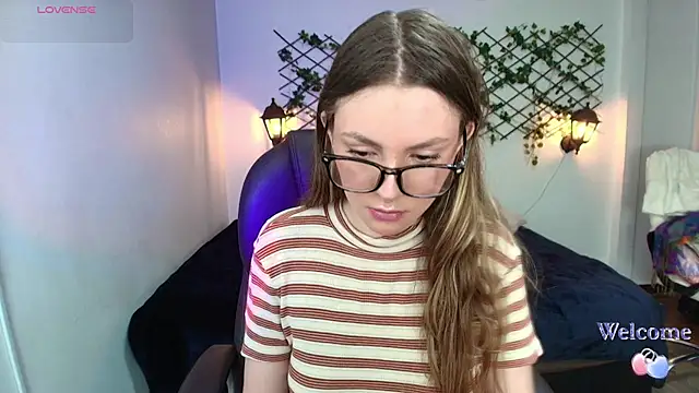 velvet  moon online show from March 28, 1:16 am