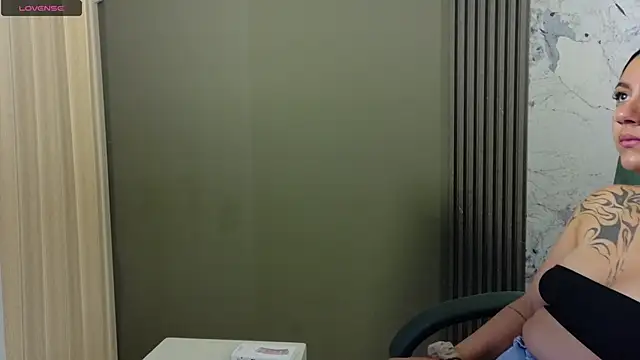 Megara 25 online show from September 30, 12:33 pm