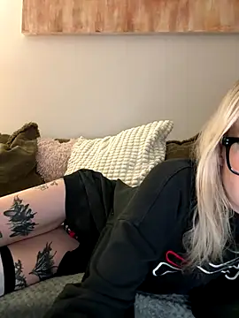 marnemzavar444 online show from October 12, 10:23 pm