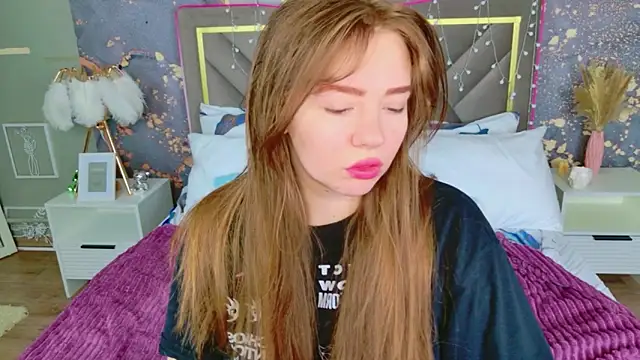 Moon  Bunny online show from April 4, 3:22 pm