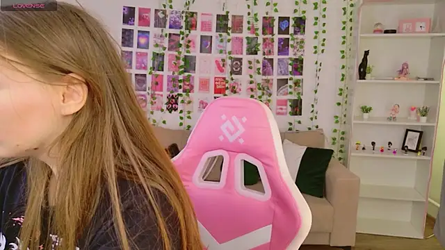 Moon  Bunny online show from March 11, 12:52 pm