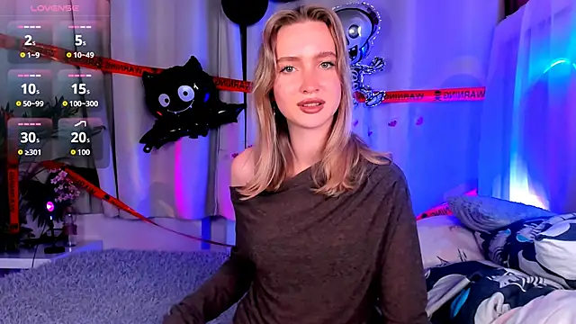 EllaBloom online show from October 27, 3:40 pm