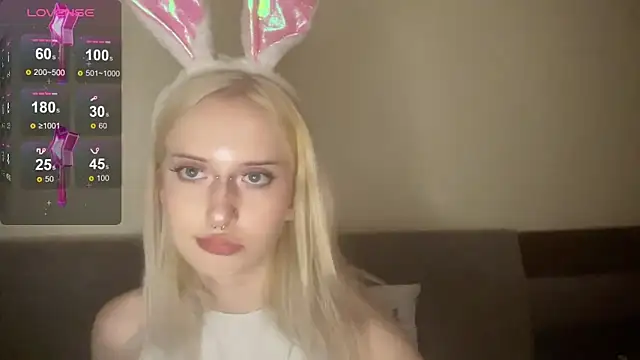 kittywithu online show from November 5, 4:45 pm