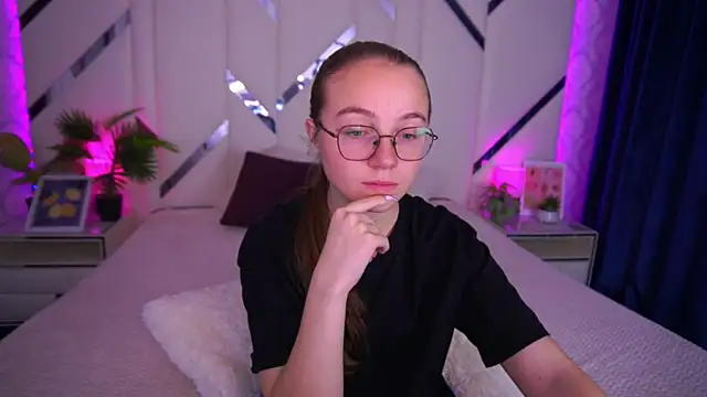 ArrinaWairr online show from October 16, 7:22 am