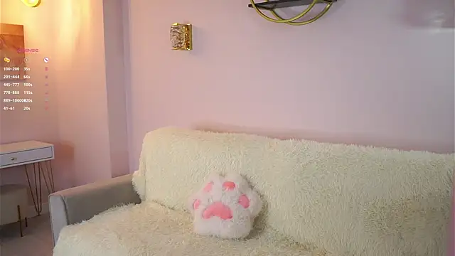 Snapshot of EleneButton chatting on October 5, 1:43 am EleneButton online show from October 5, 1:43 am