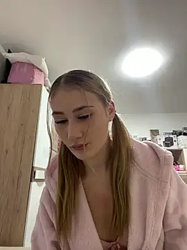 H3LLENE online show from December 16, 7:09 pm